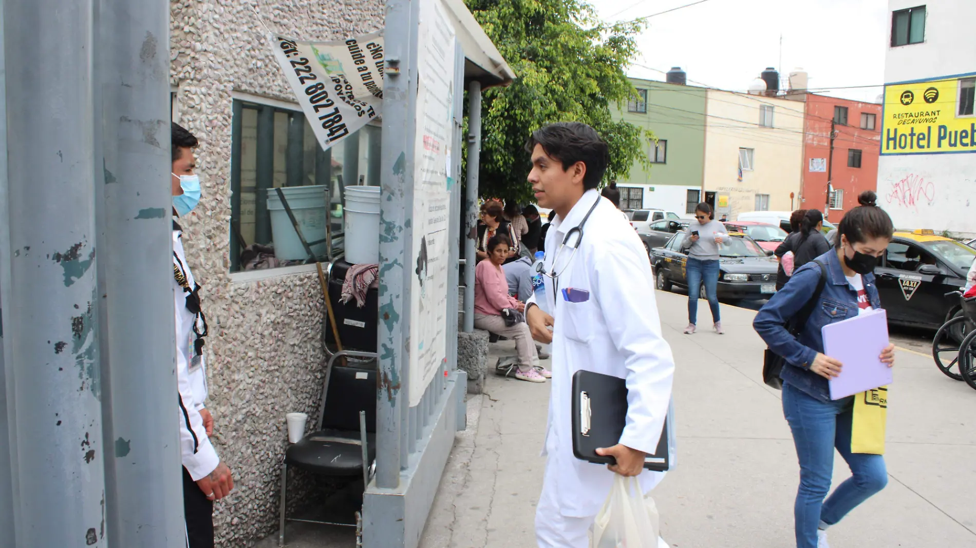 Doctores en el unidad medica IMSS de la Margarita Puebla